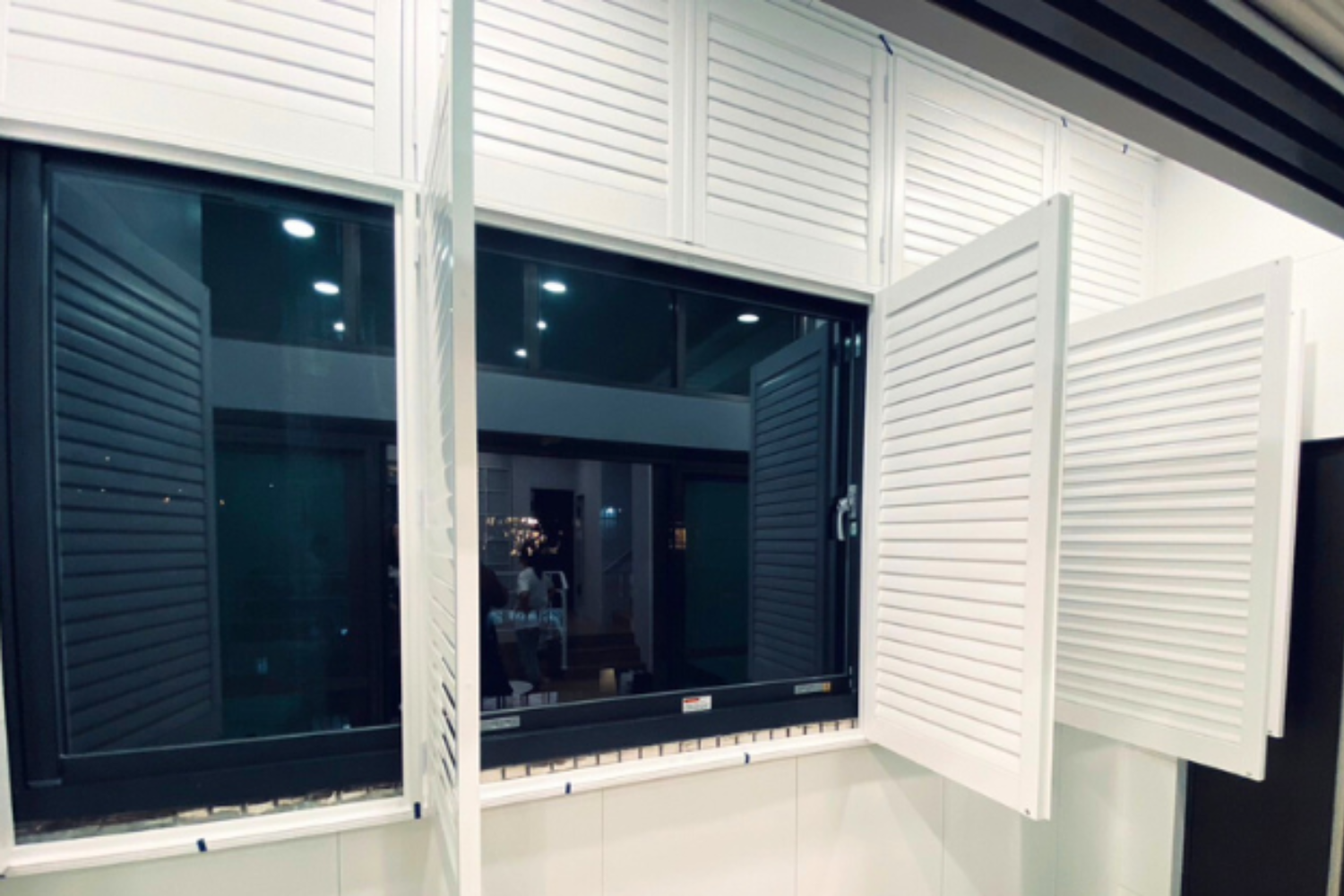 百葉窗材質：木百葉窗vs.塑鋁百葉窗優缺點比較